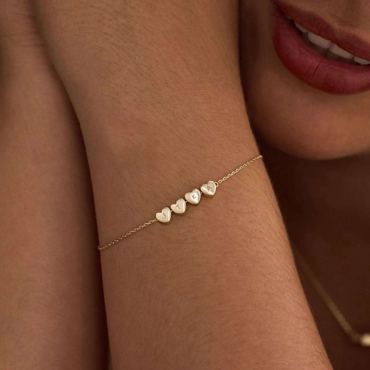 Personalizovaný náramok so srdcom a iniciálou