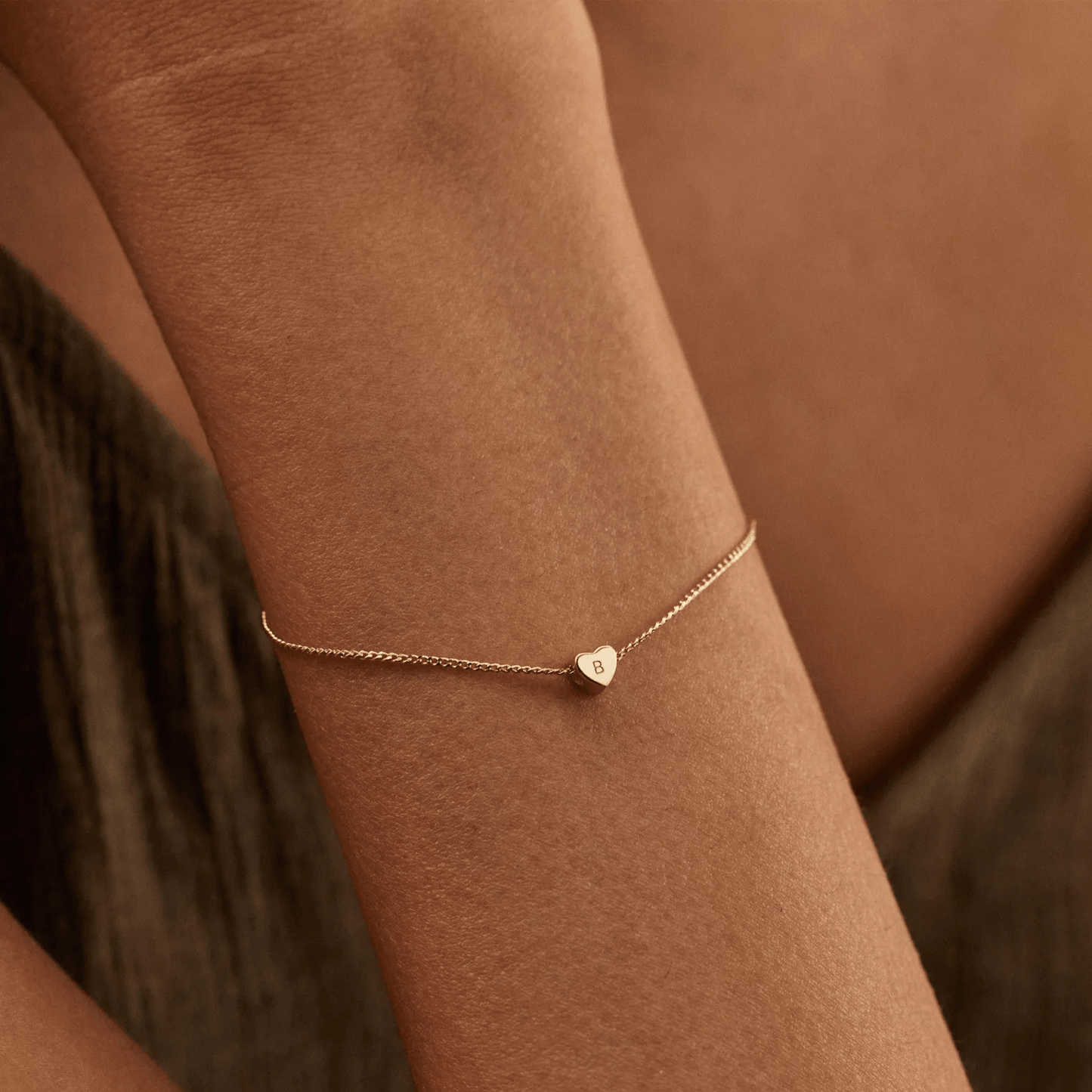 Personalizovaný náramok so srdcom a iniciálou