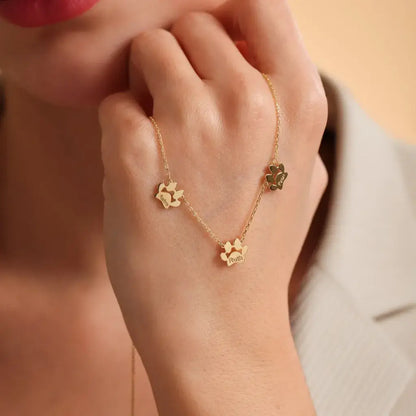 Personalizovaný náhrdelník s menom a oddelenými labkami