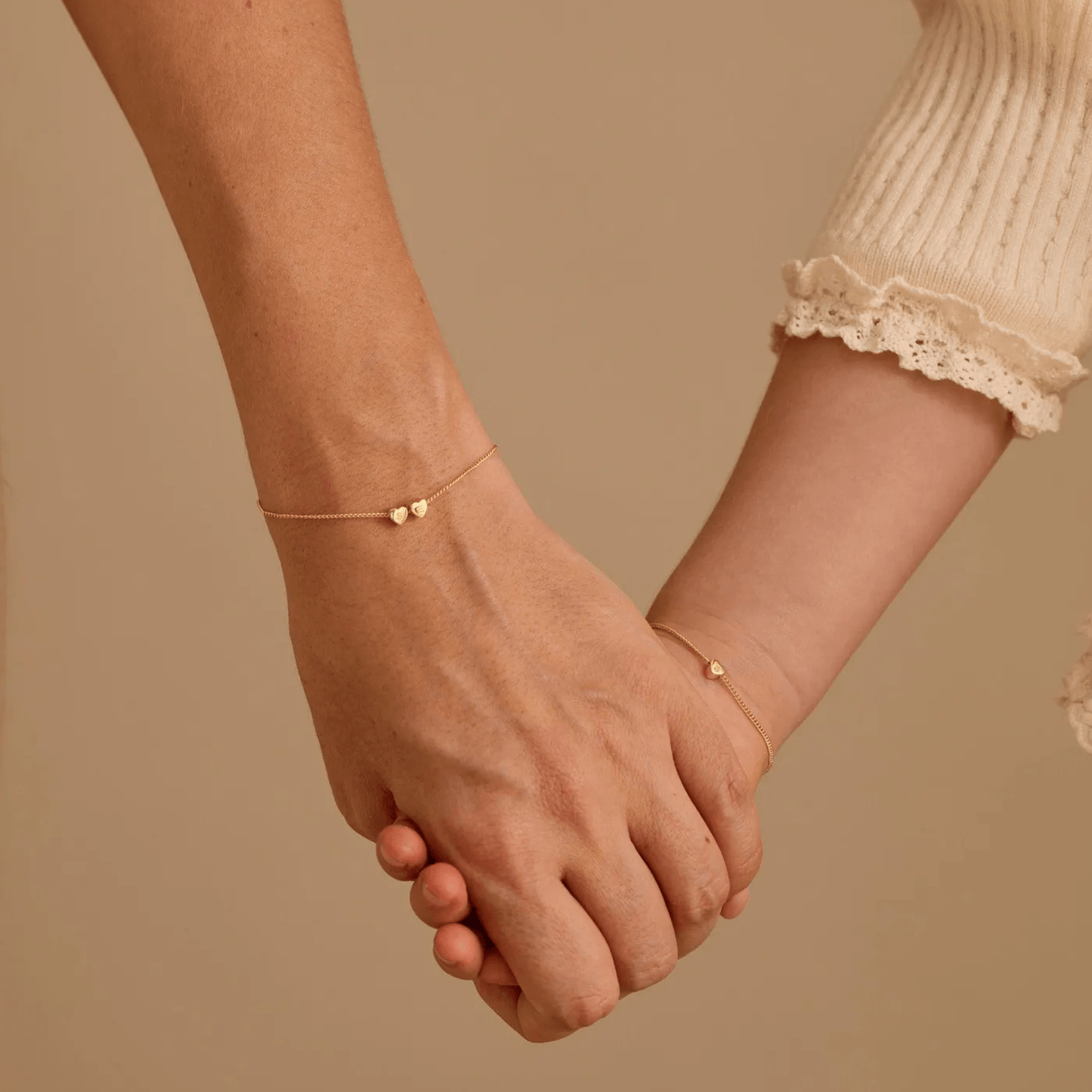 Personalizovaný náramok so srdcom a iniciálou