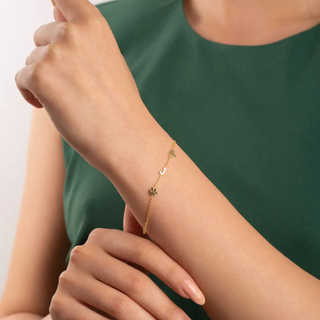 Personalizovaný náramok s otočenou iniciálou